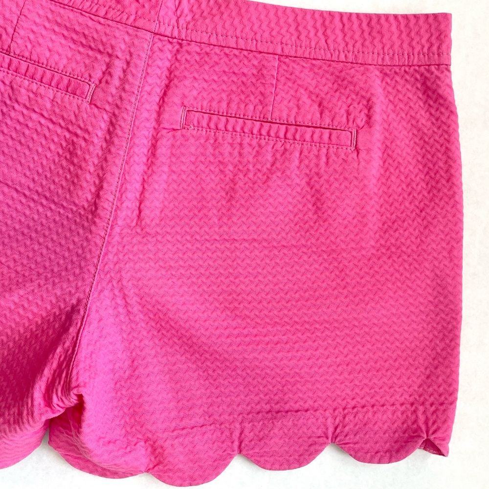 💕 Lilly Pulitzer 5” Jacquard Buttercup Scallop Hem Shorts in Aura Pink 💕 - Picture 9 of 15